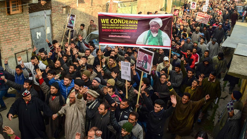 بیروت میں نائیجیریا کے سفارت خانے کے سامنے نائیجیریا کی فوج کے مظالم کے خلاف احتجاجی م‍ظاہرے