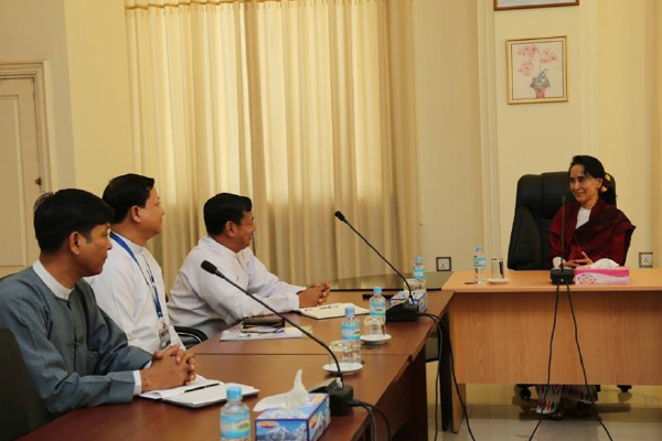  ျမန္မာ့အသြင္ကူးေျပာင္းမႈကို ေစာင့္ၾကည့္ျခင္း အာဏာလႊဲေျပာင္းေရးေဆြးေႏြးပြဲမ်ား ခပ္စိပ္စိပ္လုပ္လာေသာ ရက္သတၱပတ္
