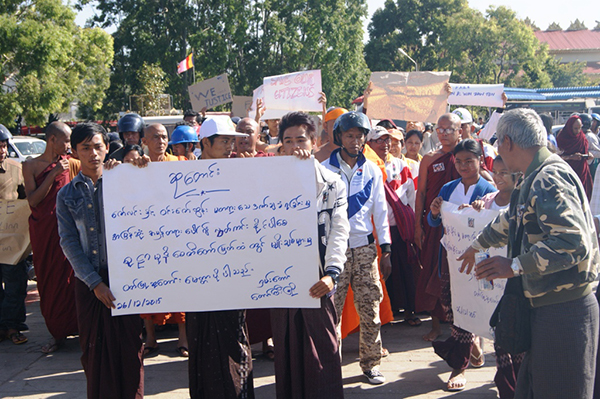 ထုိင္းတြင္ ေသဒဏ္ခ်မွတ္ခံရေသာ ျမန္မာလူငယ္ ႏွစ္ဦးအတြက္ ေတာင္ႀကီး၌ ဆႏၵေဖာ္ထုတ္