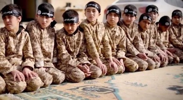 "داعش" يعدم 30 صبيا من عناصره الفارين من معارك الرمادي