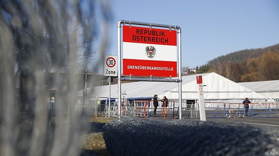 Tillich: Pegida schadet Sachsens Ruf
