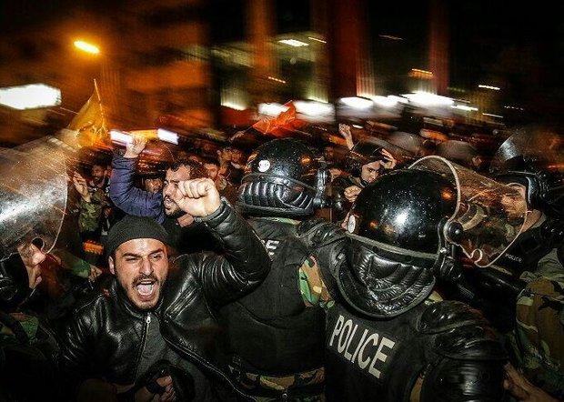 Tahran’daki Suudi Arabistan Konsolosluğu Ateşe Verildi