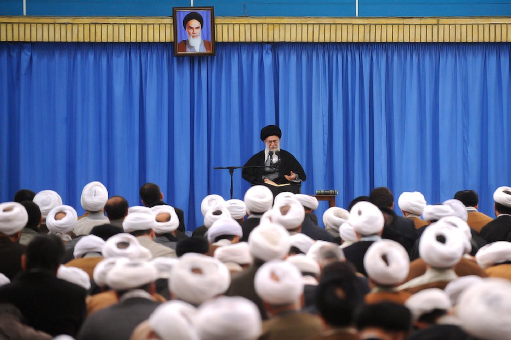Photos: Imam Khamenei meets with Shia and Sunni Friday Prayer Leaders from across the country