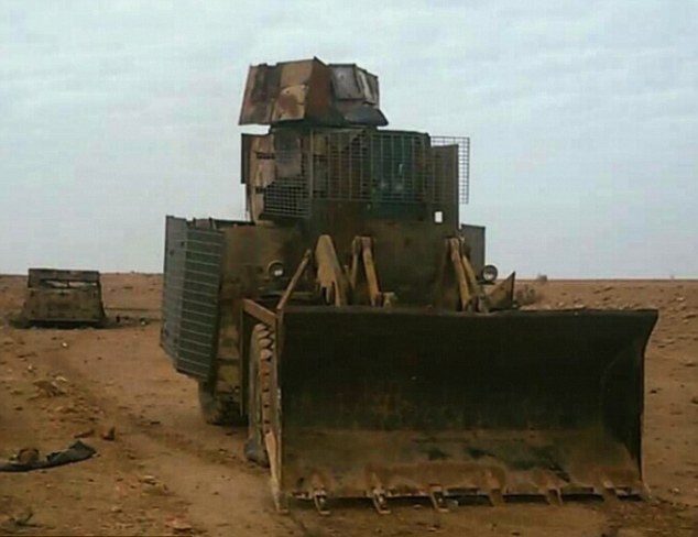 ISIS using bulldozers to carry out suicide attacks / Photos