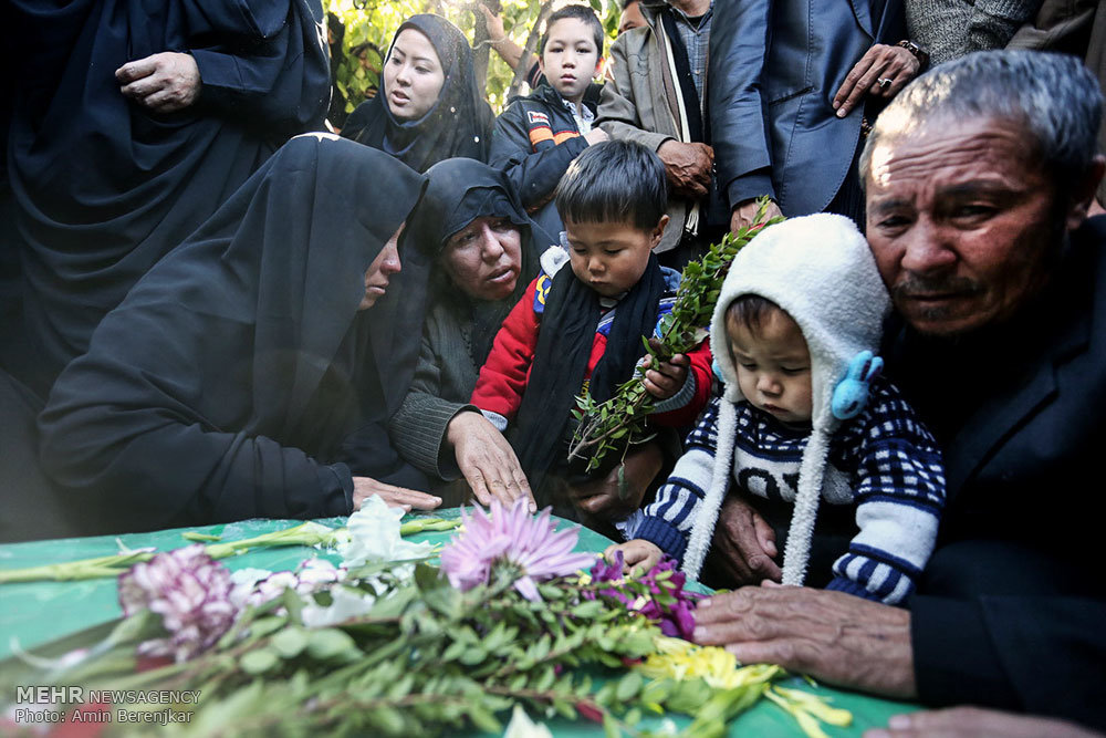 تصویری رپورٹ: شیراز میں 3 مدافع حرم شہداء کا تشییع جنازہ