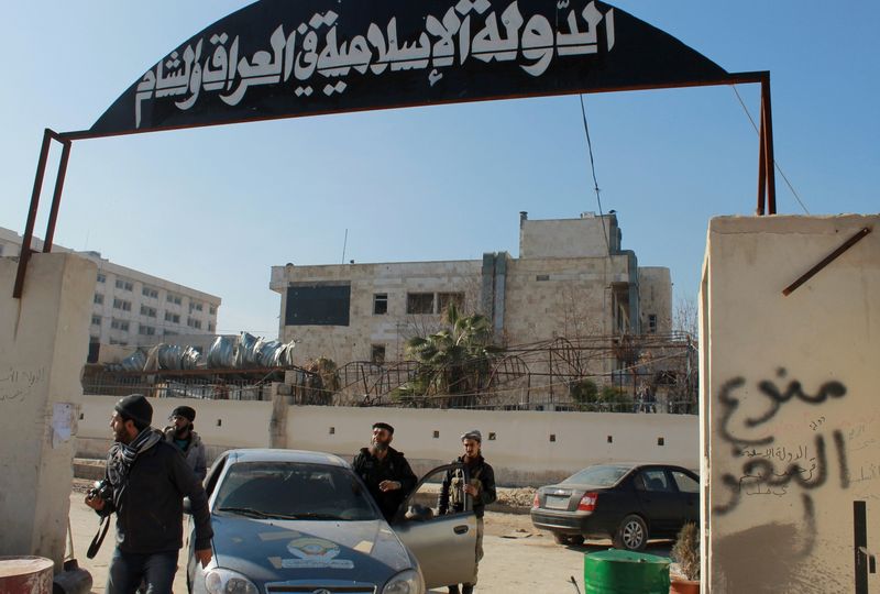 ISIS evacuates its headquarters to escape airstrikes in Mosul