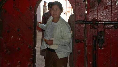 ေနာ္အုန္းလွ ေထာင္တြင္းအစာငတ္ခံဆႏၵျပ၊ ေဆးစစ္မႈခံယူရန္ ျငင္းဆန္
