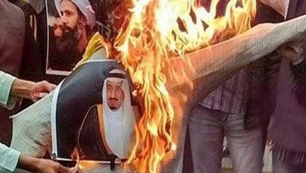В Турции сожгли портрет саудовского короля