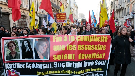Des milliers de Kurdes réclament justice pour des militantes assassinées à Pari    