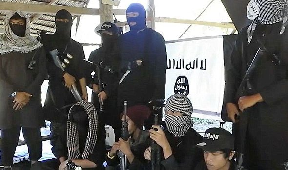 متطرفون يعلنون ولاية لـ"داعش" في الفلبين + (صور)
