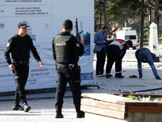 At least 10 killed in Istanbul tourist district blast / Photos