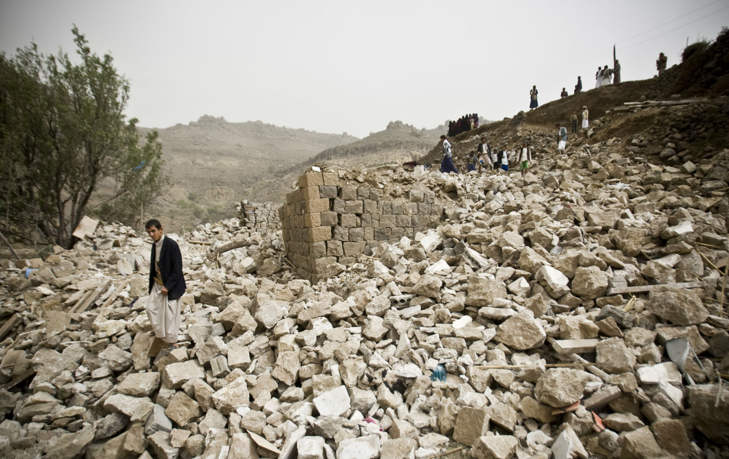 Saudi airstrikes kill 30 civilians in Yemen