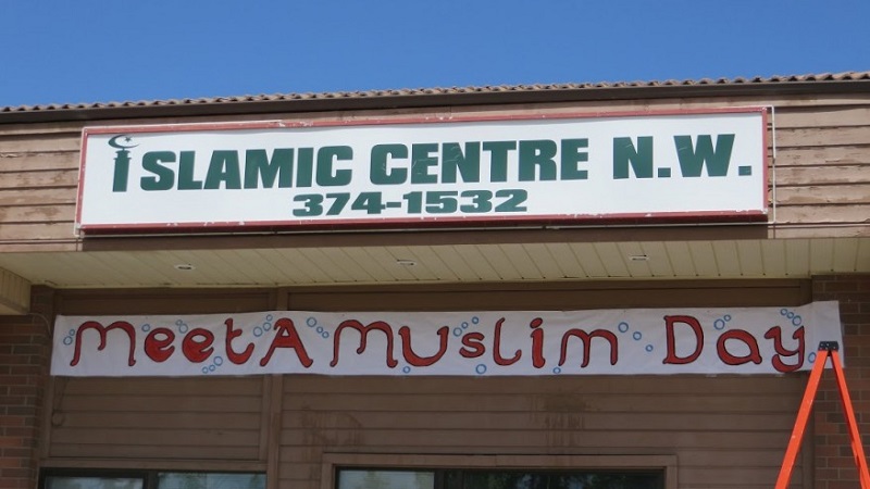 Canadian Muslims opening mosque doors to public in Calgary