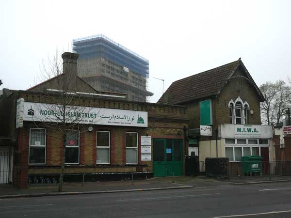 Noor Ul Islam Mosque in England invites people to find out more about Islam