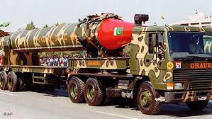 آل سعود پاگل ہوچکے ہیں؛ سعودی عرب اب پاکستان سے ایٹم بم خریدنا چاہتے ہیں: جان کیری