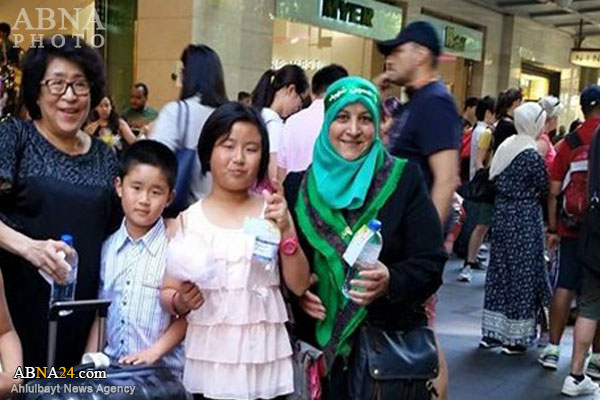 Second message of Imam Khamenei to western youth distributes in Sydney, Australia / Photos