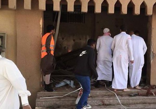 استشهاد وجرح 22 مدنيا اثناء اعتداء تكفيري على مسجد الامام الرضا (ع) شرق السعودية + صور