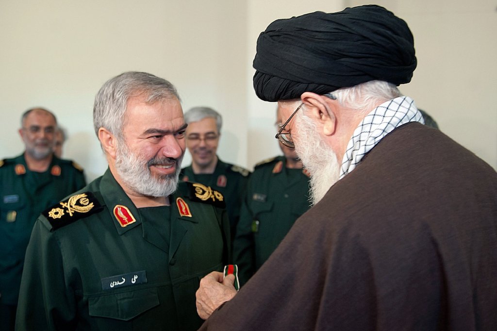 Imam Khamenei confers ‘Fath’ medal on IRGC commanders for arresting US Marines 