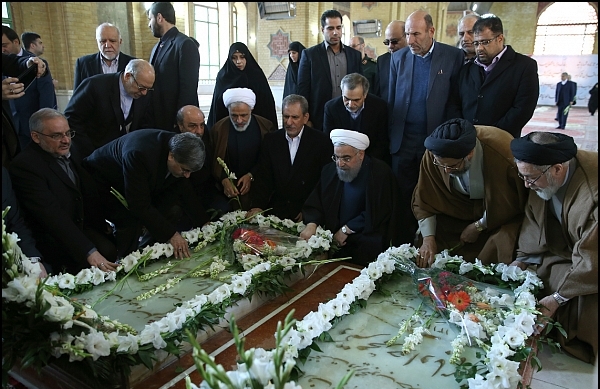 ڈاکٹر حسن روحانی اور ان کی کابینہ نے بانی انقلاب اسلامی سے تجدید عہدہ کیا+ تصاویر