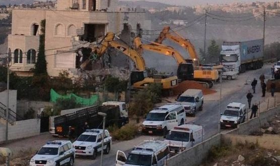 الاحتلال يهدم مباني زراعية ويشرد عشرات العائلات الفلسطينية