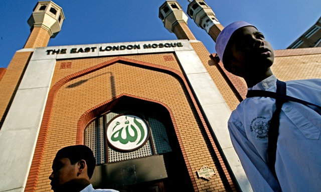 Visit My Mosque day: British Muslims offer tours and tea to public