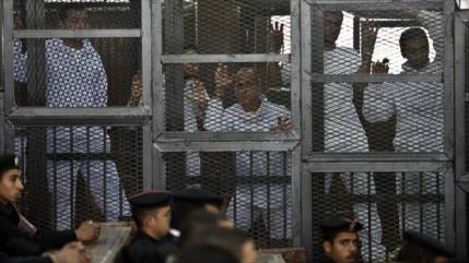 Egypte condamne le meurtre de huit partisans de Morsi