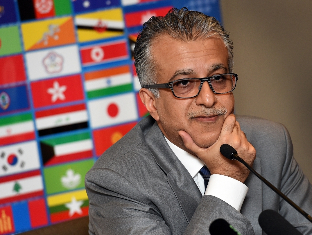 الجلاد الخليفي "سلمان إبراهيم"  يناور للفوز برئاسة “فيفا” ويتعهّد بحماية حقوق المثليين