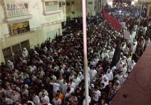 مسيرة في القطيف احياء لاربعينية " الشيخ النمر"