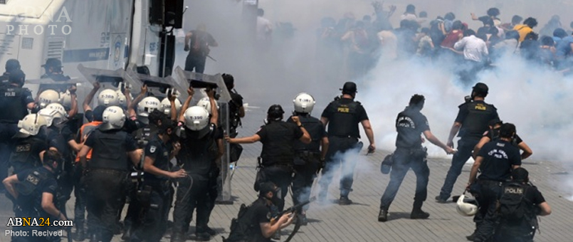 İzmir'de hükümet karşıtı gösteri düzenlendi 