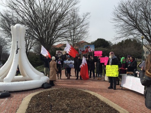 Pearl Roundabout outside Bahraini Embassy in Washington / Photos