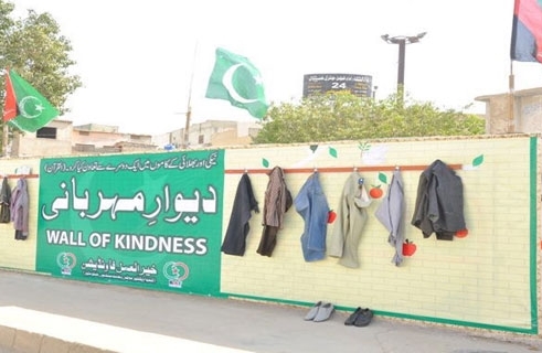 ایم ڈبلیوایم ضلع ملیر کی جانب سے سندھ کی پہلی دیوار مہربانی کا قیام