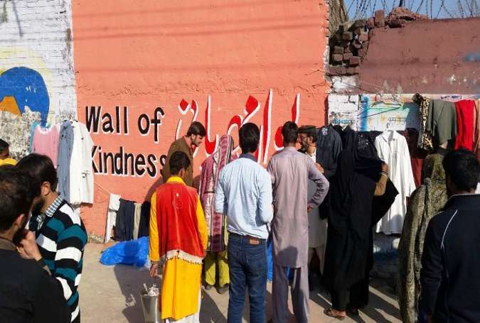 پاکستان؛ راولپنڈی میں بھی دیوار مہربانی کا سلسلہ شروع