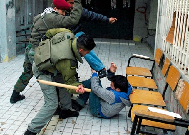 تقرير يكشف طرق تعذيب الفلسطينيين بسجن إسرائيلي