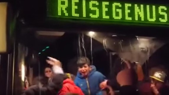 Pegida sieht sich zufrieden mit Mob in Clausnitz !