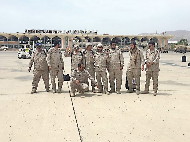 القوة الإماراتية تنسحب من مطار عدن
