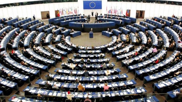 Европарламент: В диалоге с РФ должна быть линия, позволяющая избегать санкций