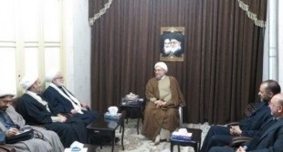 Senior Iranian Shia scholar 'Ayatollah Araki' meets with top Lebanese cleric