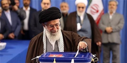 رہبر انقلاب اسلامی نے سب سے پہلا اپنا ووٹ ڈال ڈالا/ کار خیر میں جلدی کرنے کی تاکید کی