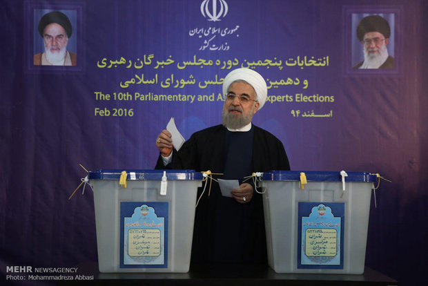 انتخابات کا عمل مکمل طور پر پرامن طریقے سے انجام پا رہا ہے: صدر روحانی