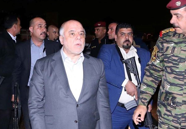 العبادي يزور مدينة الصدر ويقدم تعازيه لعوائل الشهداء