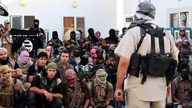 Syria: Group of armed men execute ISIS official in Deir ez-Zor