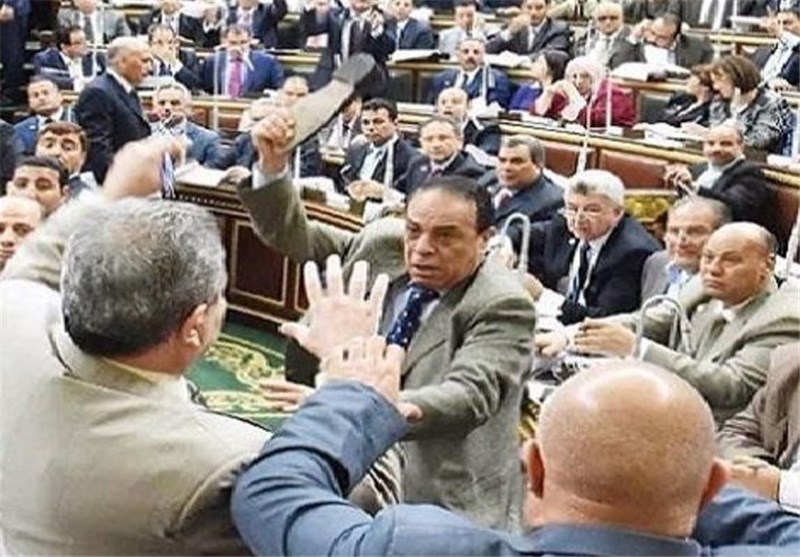 مجلس النواب المصري يسقط عضوية توفيق عكاشة