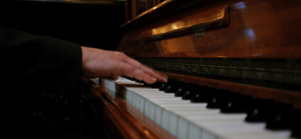 Chilenischer Pianist wegen "arabischen Aussehens" angegriffen