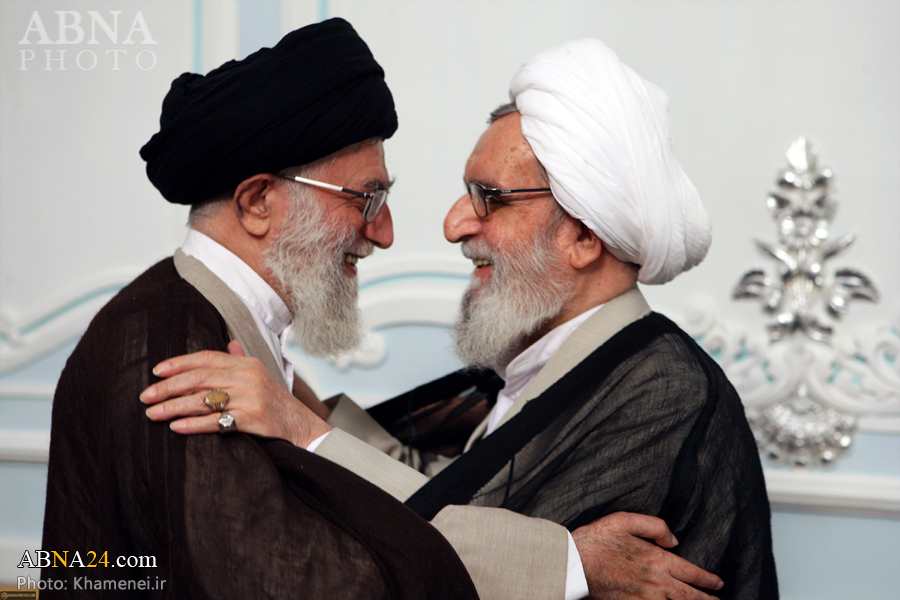 Rahmetli Ayetullah Tabesi Rehber’in Yanında / Foto