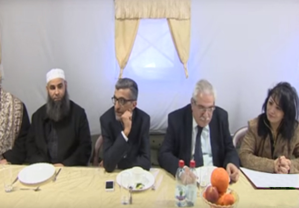 وفود من معارضين سوريين في مطار حميميم يدعون الى مشروع صياغة الدستور 