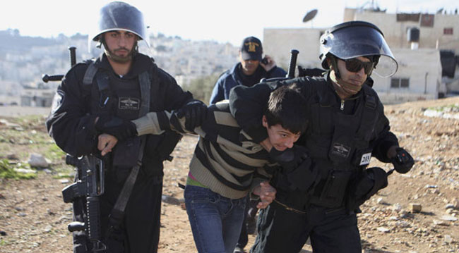Israeli Forces Kidnap Three Palestinians, Injure Child in Jerusalem