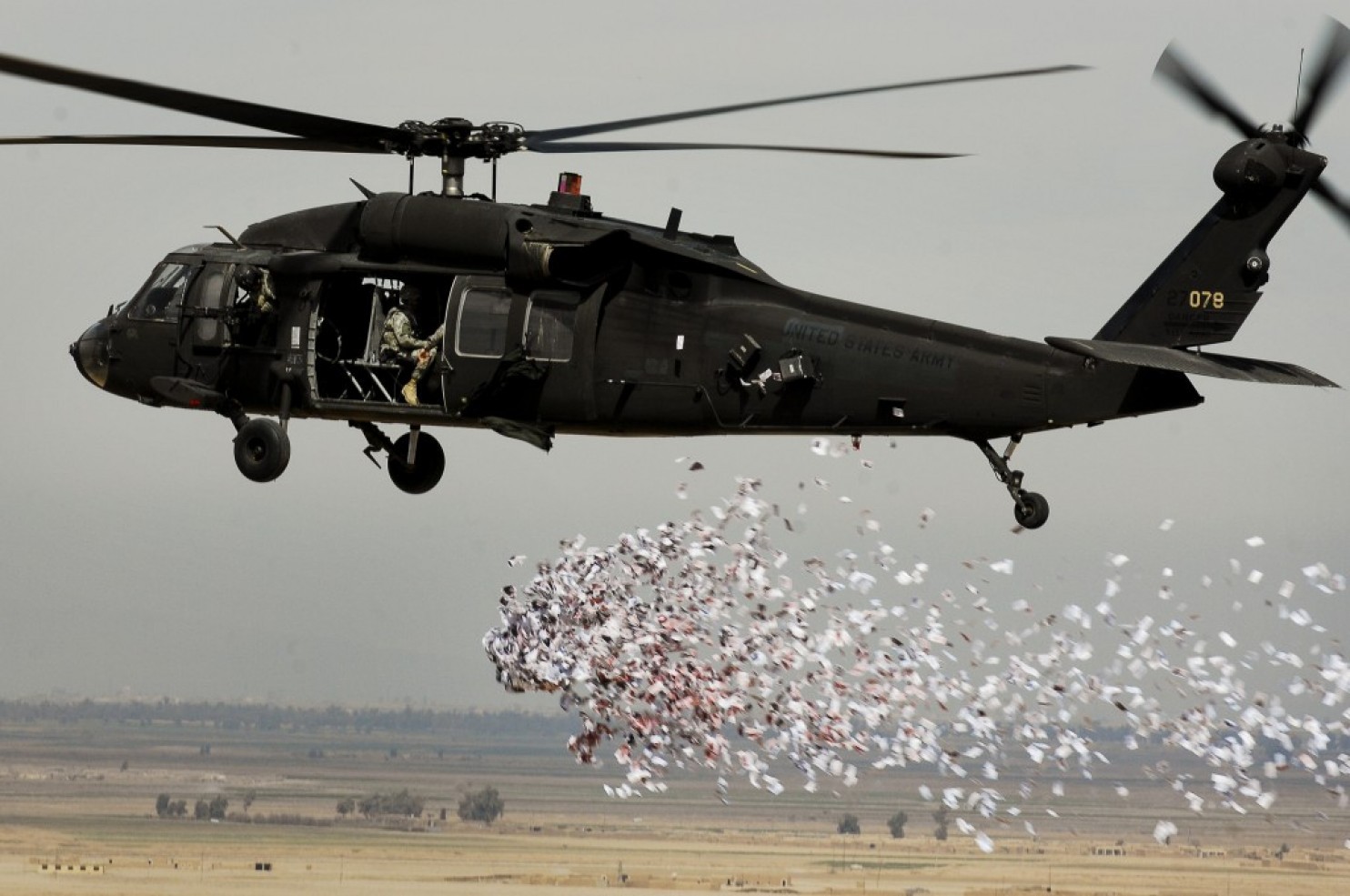 Iraqi planes throw leaflets on Nineveh calling people to prepare for liberating Mosul