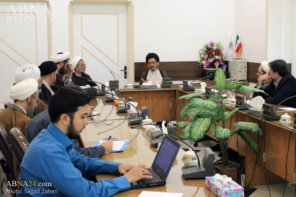 Die Sitzung "Beziehung zwischen Islam und Terrorismus" in Qom abgehalten + Fotos