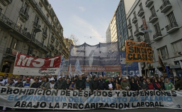 “Administración Neoliberal de Macri se Ensaña Despidiendo a 107.000 Trabajadores en sólo Dos Meses”