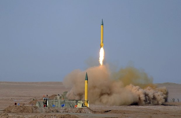 ایران نے اقتدار ولایت فوجی مشقوں کے آخری مرحلے میں بیلسٹک میزائل فائر کئے